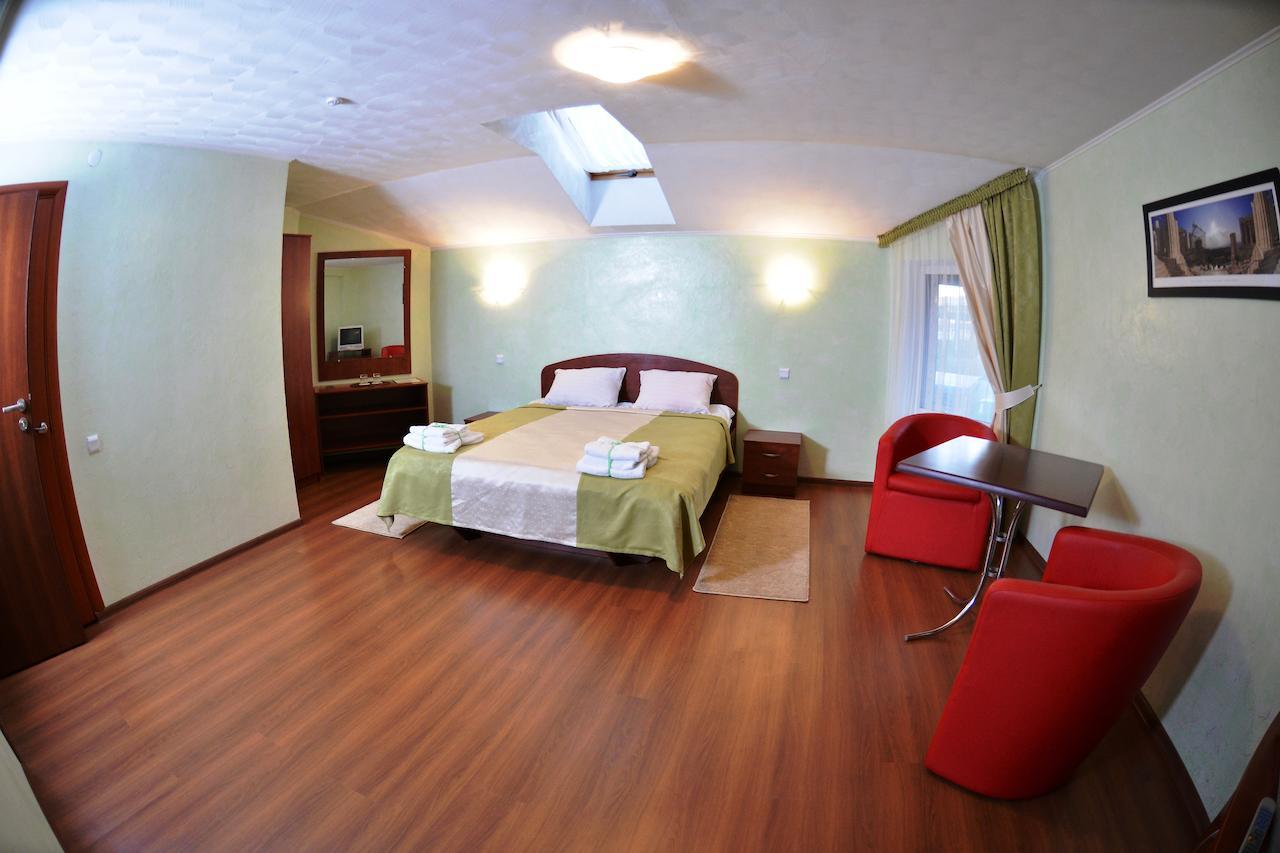 Forsage Hotel Ривне Екстериор снимка
